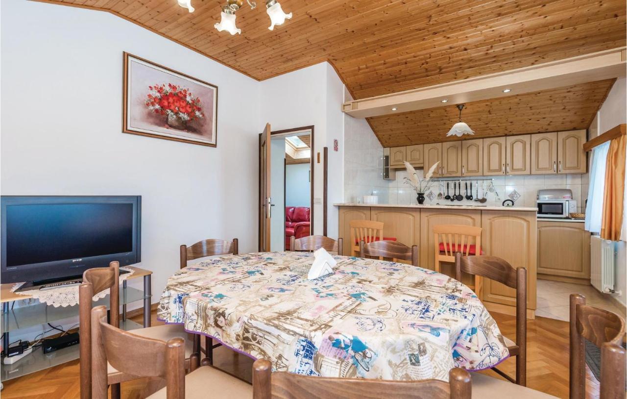Beautiful Apartment In Brsec With Kitchen Екстер'єр фото