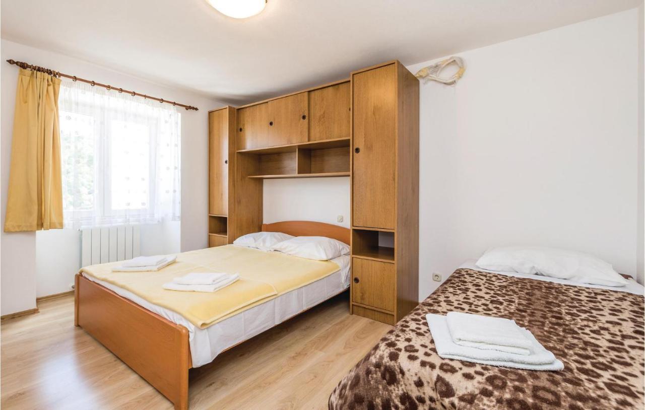 Beautiful Apartment In Brsec With Kitchen Екстер'єр фото
