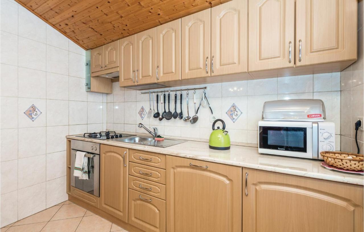 Beautiful Apartment In Brsec With Kitchen Екстер'єр фото