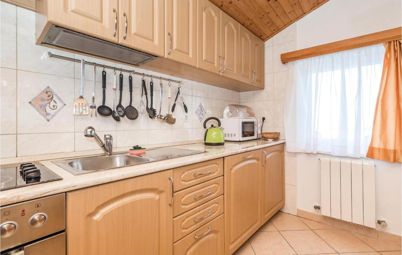 Beautiful Apartment In Brsec With Kitchen Екстер'єр фото