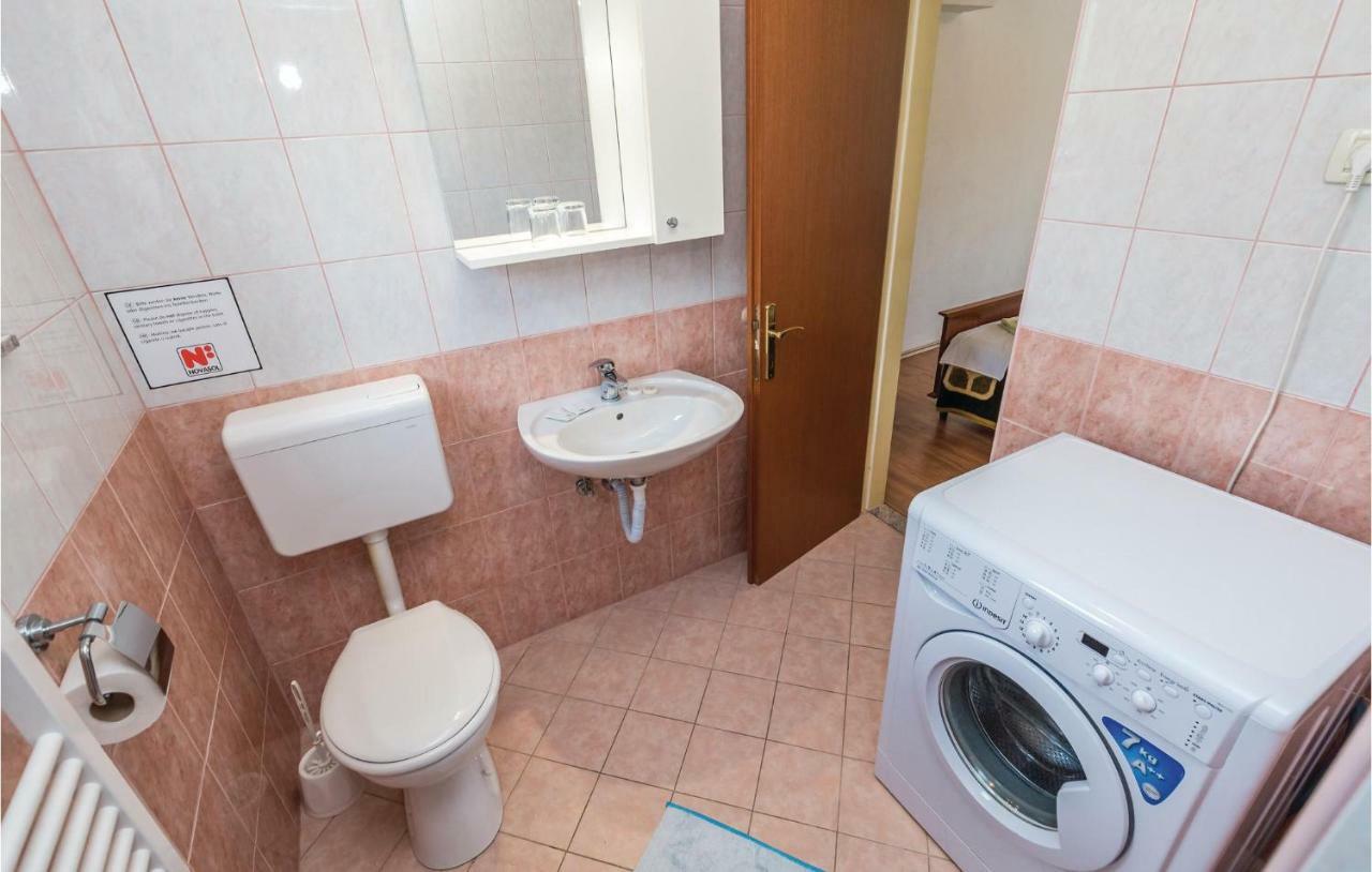 Beautiful Apartment In Brsec With Kitchen Екстер'єр фото