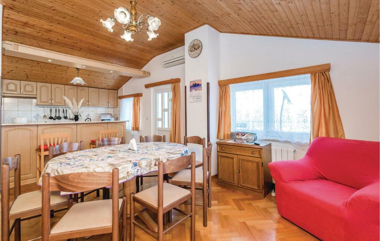 Beautiful Apartment In Brsec With Kitchen Екстер'єр фото